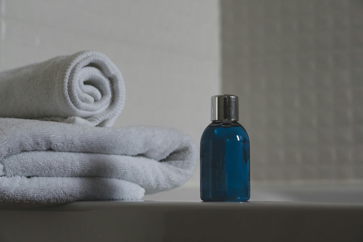 De ce prosopul tău de baie îți sabotează rutina de skincare